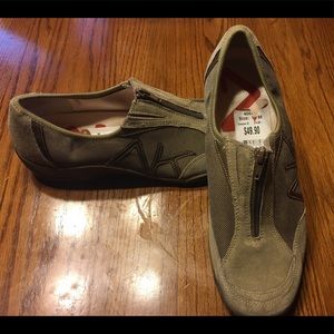Anne Klein woman’s sneaker size 11